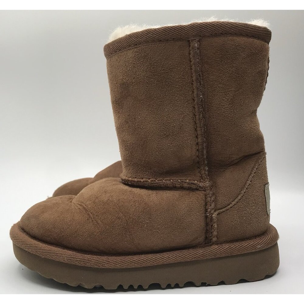 UGG Classic Short Boots Toddler Size 7 Sheepskin Chestnut Suede Fur Lined